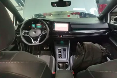Volkswagen Golf 2023, 19900 км, за 17388 USD - фото 12