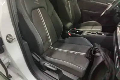 Volkswagen Golf 2023, 19900 км, за 17388 USD - фото 19