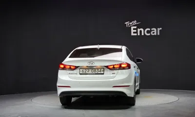 Hyundai Avante 2016, 123578 км, за 5710.91 USD