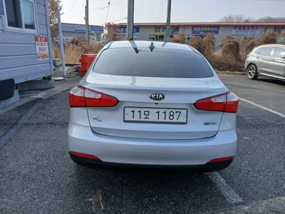 Kia K3 2015, 104106 км, за 3733.07 USD