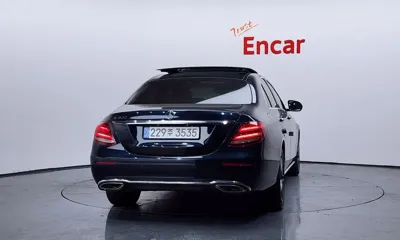 Mercedes-Benz E-Class 2017, 93650 км, за 13112.57 USD