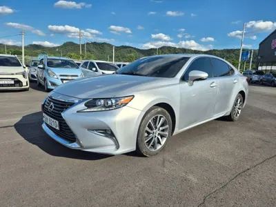 Lexus ES · 2017 год