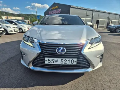 Lexus ES 2017, 282390 км, за 10093.11 USD