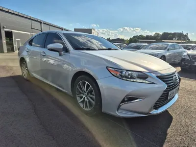 Lexus ES 2017, 282390 км, за 10093.11 USD