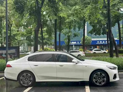 BMW 5 Series 2024, 60000 км, за 32341.93 USD