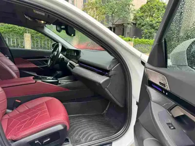 BMW 5 Series 2024, 60000 км, за 32341.93 USD - фото 8