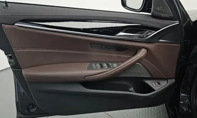 BMW 5-Series 2022, 45050 км, за 28358.03 USD - фото 24