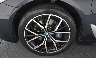 BMW 5-Series 2022, 45939 км, за 27916.44 USD