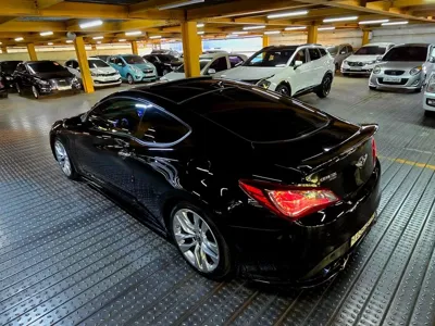 Hyundai Genesis 2012, 192319 км, за 3934.58 USD