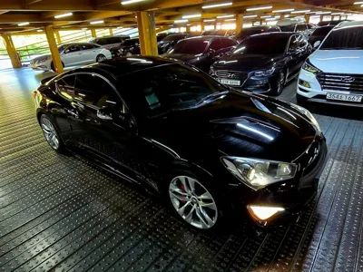 Hyundai Genesis 2012, 192319 км, за 3934.58 USD