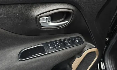 Jeep Renegade 2016, 107284 км, за 4269.57 USD - фото 17