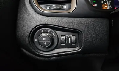 Jeep Renegade 2016, 107284 км, за 4269.57 USD - фото 18