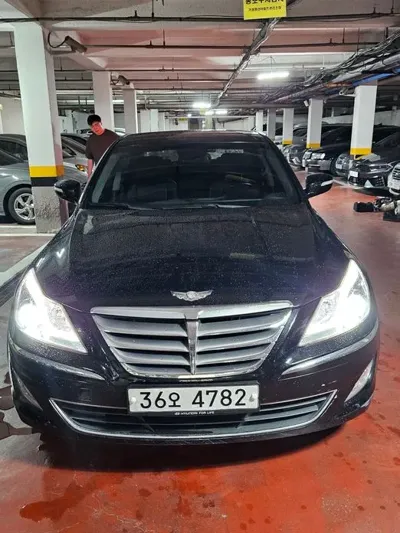 Hyundai Genesis 2012, 143810 км, за 2146.76 USD