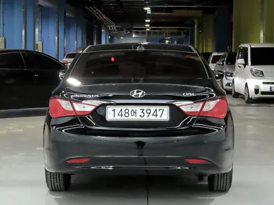 Hyundai Sonata 2014, 189066 км, за 2081.71 USD