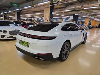 Porsche Panamera 2024, 2000 км, за 110684.1 USD