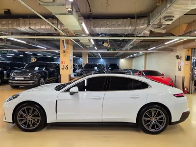 Porsche Panamera 2024, 2000 км, за 110684.1 USD