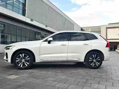 Volvo XC60 2024, 30000 км, за 27261.64 USD