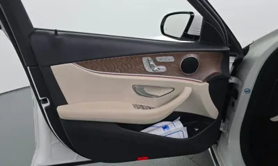 Mercedes-Benz E-Class 2023, 78414 км, за 25449.52 USD - фото 24