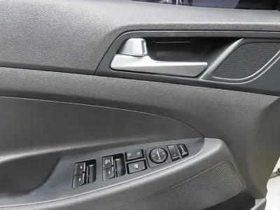 Hyundai Tucson 2016, 152732 км, за 5863.2 USD - фото 12