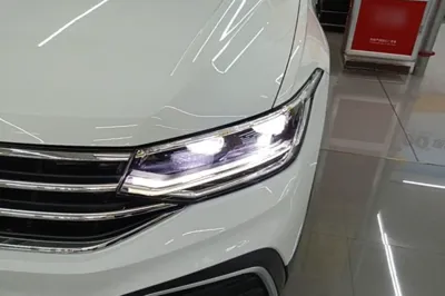 Volkswagen Tiguan L 2023, 34700 км, за 19808 USD - фото 8