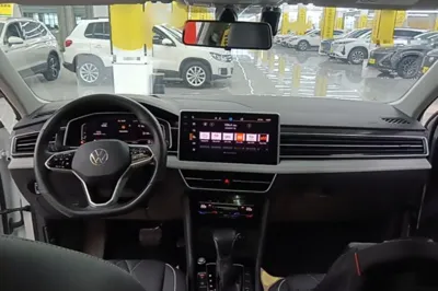 Volkswagen Tiguan L 2023, 34700 км, за 19808 USD - фото 12