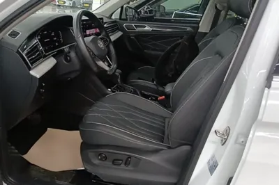 Volkswagen Tiguan L 2023, 34700 км, за 19808 USD - фото 17