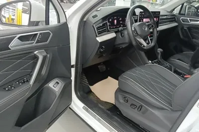 Volkswagen Tiguan L 2023, 34700 км, за 19808 USD - фото 18