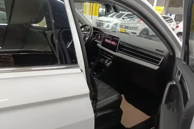 Volkswagen Tiguan L 2023, 34700 км, за 19808 USD - фото 19