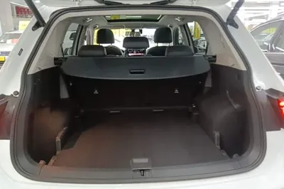 Volkswagen Tiguan L 2023, 34700 км, за 19808 USD - фото 22