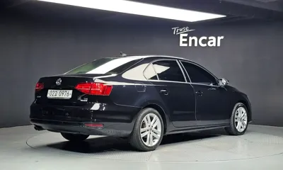 Volkswagen Jetta 2016, 167695 км, за 5146.58 USD