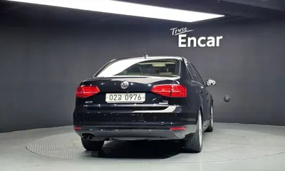 Volkswagen Jetta 2016, 167695 км, за 5146.58 USD