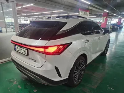 Lexus RX 2025, 33621 км, за 56293.33 USD