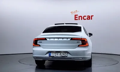 Volvo S90 2022, 17537 км, за 28093.62 USD