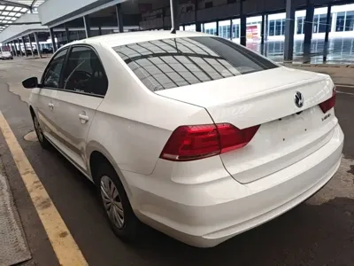 Volkswagen Santana 2022, 82000 км, за 6062.27 USD