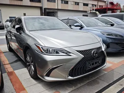 Lexus ES 2019, 75600 км, за 20129.1 USD