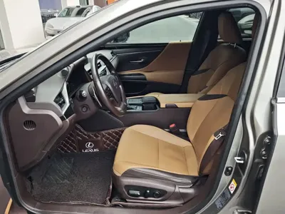 Lexus ES 2019, 75600 км, за 20129.1 USD
