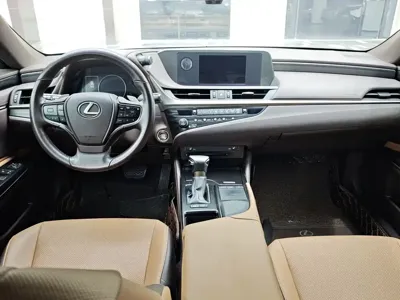 Lexus ES 2019, 75600 км, за 20129.1 USD