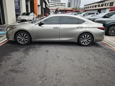 Lexus ES 2019, 75600 км, за 20072.19 USD - фото 8