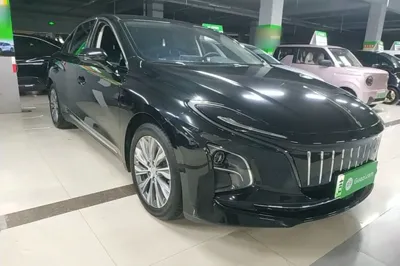 Hongqi E-QM5 2022, 23700 км, за 12401 USD