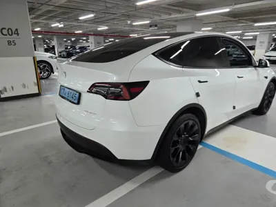 Tesla Model Y 2021, 48056 км, за 26585.27 USD