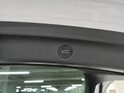 Tesla Model Y 2021, 48056 км, за 26585.27 USD - фото 17