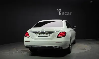 Mercedes-Benz E-Class 2018, 79102 км, за 15276.6 USD - фото 4