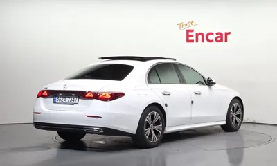 Mercedes-Benz E-Class 2024, 31782 км, за 35179.17 USD