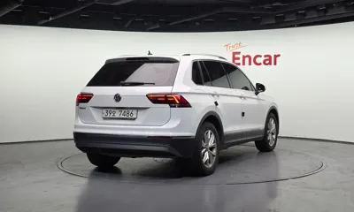 Volkswagen Tiguan 2018, 129384 км, за 10437.18 USD