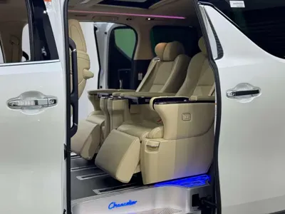 Toyota Alphard 2022, 40000 км, за 88240.37 USD