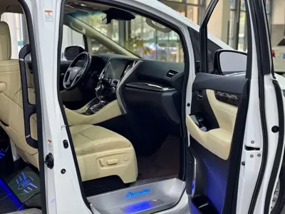 Toyota Alphard 2022, 40000 км, за 88240.37 USD