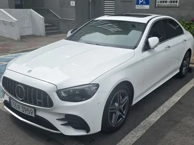 Mercedes-Benz E-Class 2023, 28000 км, за 32067.86 USD