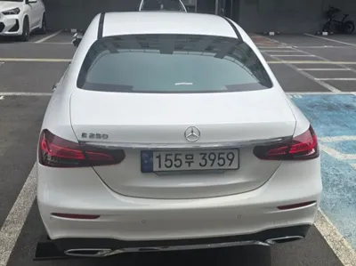 Mercedes-Benz E-Class 2023, 28000 км, за 32067.86 USD