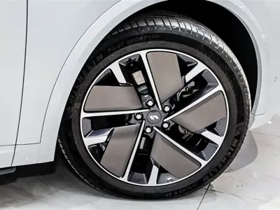 Li Auto Li L9 2025, 17500 км, за 47280.51 USD - фото 13