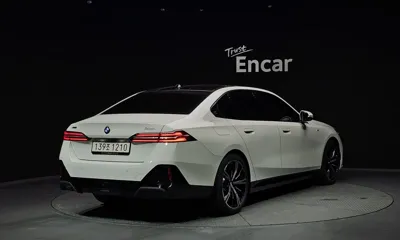 BMW 5-Series 2025, 7022 км, за 55674.91 USD
